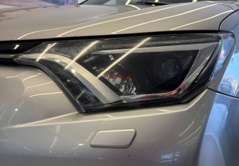 Подержанный автомобиль Toyota RAV4 2015 года (15 фото)