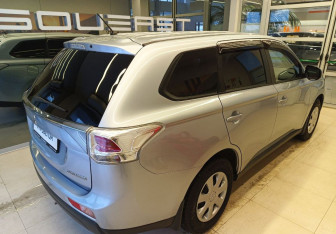 Подержанный автомобиль Mitsubishi Outlander 2013 года (4 фото)
