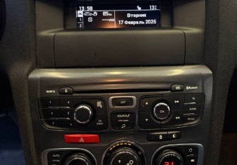 Подержанный автомобиль Citroen C4 Sedan 2014 года (13 фото)