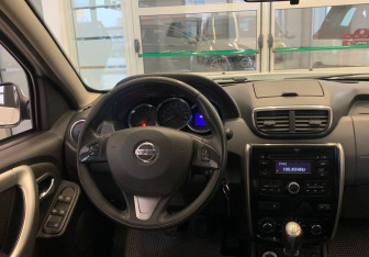 Подержанный автомобиль Nissan Terrano 2017 года (7 фото)