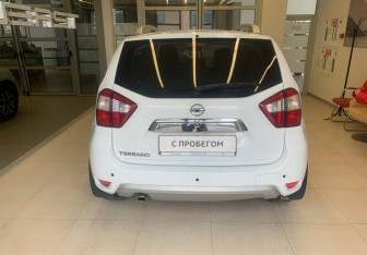 Подержанный автомобиль Nissan Terrano 2017 года (5 фото)