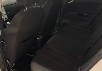 Подержанный автомобиль Opel Corsa 2010 года (10 фото)