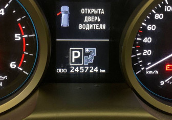 Подержанный автомобиль Toyota Land Cruiser Suv 2013 года (11 фото)