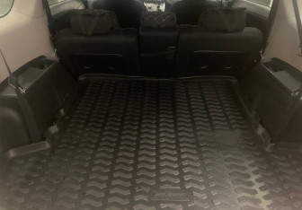 Подержанный автомобиль Toyota Wish Minivan 2015 года (8 фото)