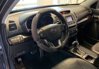 Подержанный автомобиль Kia Sorento 2013 года (13 фото)