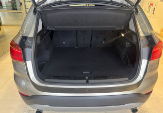 Подержанный автомобиль BMW X1 2015 года (8 фото)