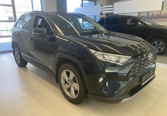 Подержанный автомобиль Toyota RAV4 2020 года (3 фото)