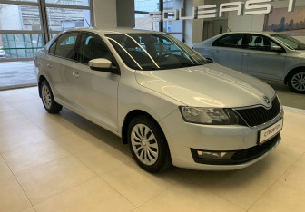 Подержанный автомобиль Skoda Rapid Liftback 2017 года (3 фото)