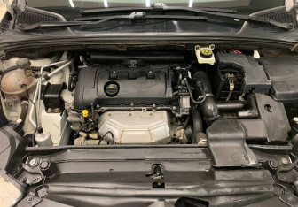 Подержанный автомобиль Citroen C4 Hatchback 2012 года (7 фото)