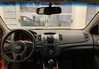 Подержанный автомобиль Kia Cerato Sedan 2011 года (11 фото)