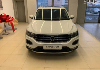 Подержанный автомобиль Volkswagen T-Roc 2020 года (2 фото)