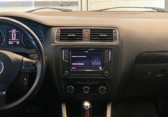Подержанный автомобиль Volkswagen Jetta Sedan 2013 года (13 фото)