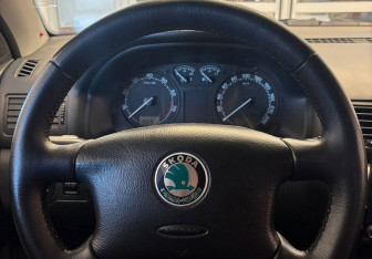 Подержанный автомобиль Skoda Octavia Liftback 2008 года (9 фото)