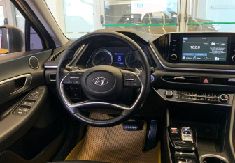 Подержанный автомобиль Hyundai Sonata 2019 года (8 фото)