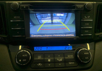 Подержанный автомобиль Toyota RAV4 2016 года (18 фото)