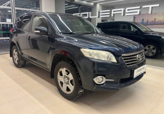 Подержанный автомобиль Toyota RAV4 2011 года (3 фото)