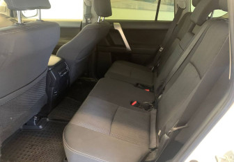 Подержанный автомобиль Toyota Land Cruiser Prado 2018 года (10 фото)