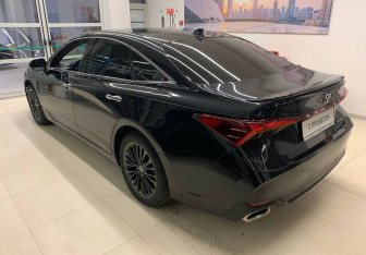 Подержанный автомобиль Toyota Avalon 2022 года (6 фото)