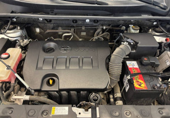 Подержанный автомобиль Toyota RAV4 2015 года (7 фото)