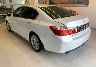 Подержанный автомобиль Honda Accord Sedan 2013 года (6 фото)