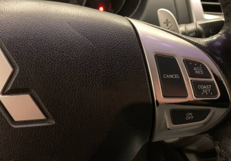 Подержанный автомобиль Mitsubishi Pajero Sport 2013 года (20 фото)