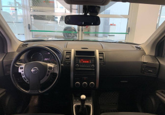 Подержанный автомобиль Nissan X-Trail 2014 года (12 фото)