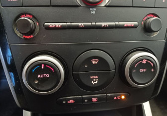 Подержанный автомобиль Mazda CX-7 2010 года (24 фото)