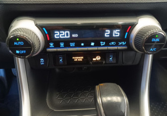 Подержанный автомобиль Toyota RAV4 2019 года (18 фото)