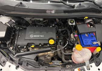 Подержанный автомобиль Opel Corsa 2010 года (7 фото)