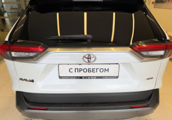 Подержанный автомобиль Toyota RAV4 2020 года (5 фото)