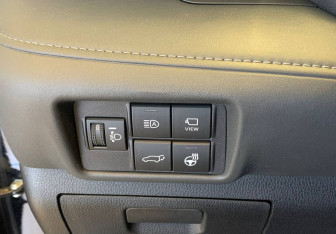 Подержанный автомобиль Toyota Highlander 2021 года (18 фото)