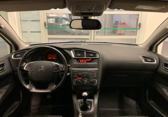 Подержанный автомобиль Citroen C4 Hatchback 2012 года (12 фото)