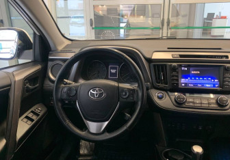 Подержанный автомобиль Toyota RAV4 2018 года (9 фото)