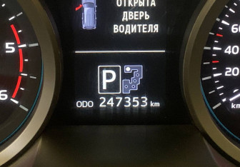 Подержанный автомобиль Toyota Land Cruiser Suv 2014 года (11 фото)