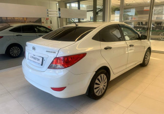 Подержанный автомобиль Hyundai Solaris Sedan 2013 года (4 фото)