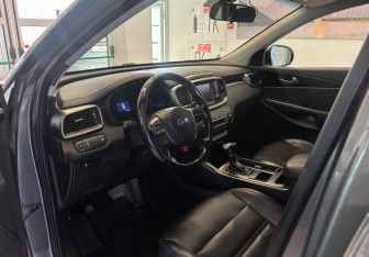 Подержанный автомобиль Kia Sorento 2018 года (14 фото)