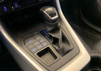 Подержанный автомобиль Toyota RAV4 2019 года (22 фото)