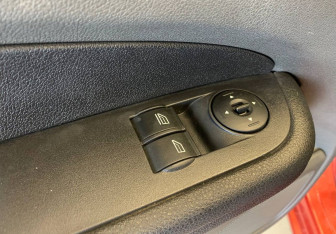 Подержанный автомобиль Ford Focus Hatchback 2007 года (17 фото)