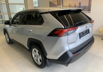 Подержанный автомобиль Toyota RAV4 2020 года (6 фото)