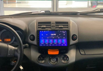 Подержанный автомобиль Toyota RAV4 2011 года (12 фото)