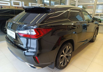 Подержанный автомобиль Lexus RX 2019 года (4 фото)