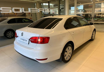 Подержанный автомобиль Volkswagen Jetta Sedan 2013 года (4 фото)