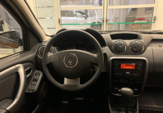 Подержанный автомобиль Renault Duster 2012 года (9 фото)