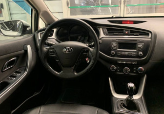 Подержанный автомобиль Kia Ceed Wagon 2018 года (10 фото)