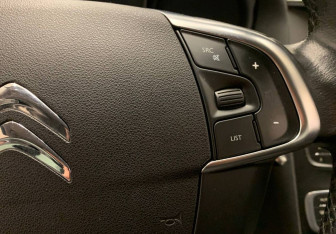 Подержанный автомобиль Citroen C4 Hatchback 2012 года (18 фото)