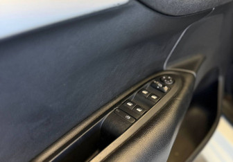 Подержанный автомобиль Citroen C4 Sedan 2014 года (20 фото)