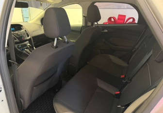 Подержанный автомобиль Ford Focus Hatchback 2013 года (10 фото)