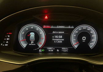 Подержанный автомобиль Audi Q8 2019 года (11 фото)