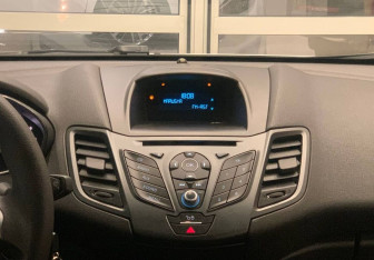 Подержанный автомобиль Ford Fiesta Sedan 2016 года (13 фото)