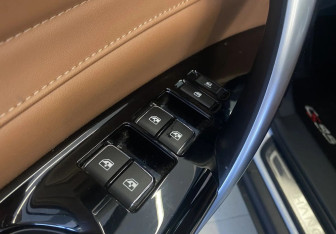 Подержанный автомобиль Changan CS95 2023 года (17 фото)
